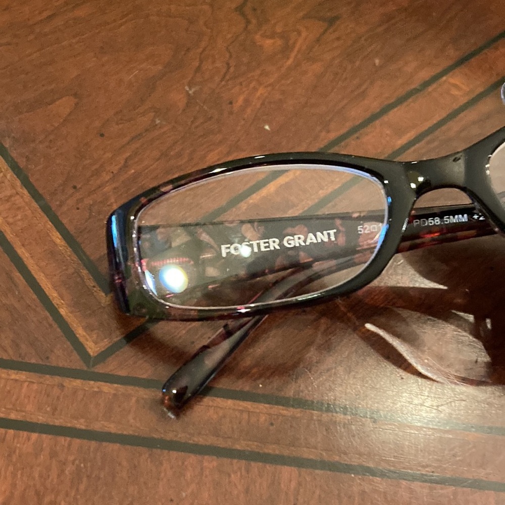 Foster Grant “Daydreamer” reading glasses and coordinating case. New with tags. - Picture 3 of 8